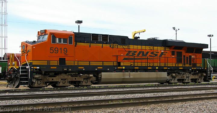 BNSF 5919 - ES44AC.jpg